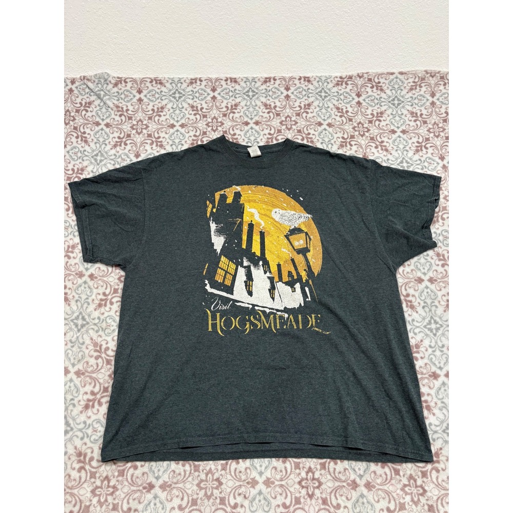 Gildan Harry Potter Visit Hogsmeade Graphic T-Shirt Mens 2XL Dark Heather Grey